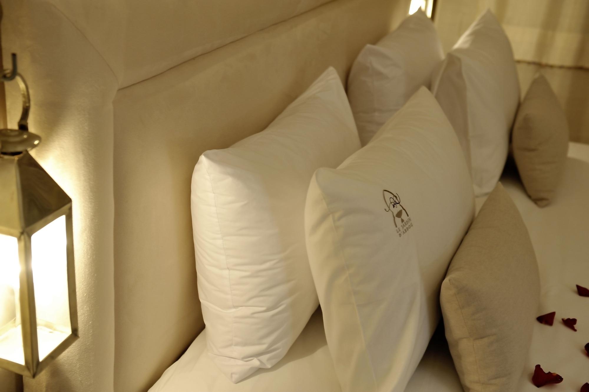 Riad Le Jardin D'Abdou Marrakesh Exterior photo Pillows on a bed