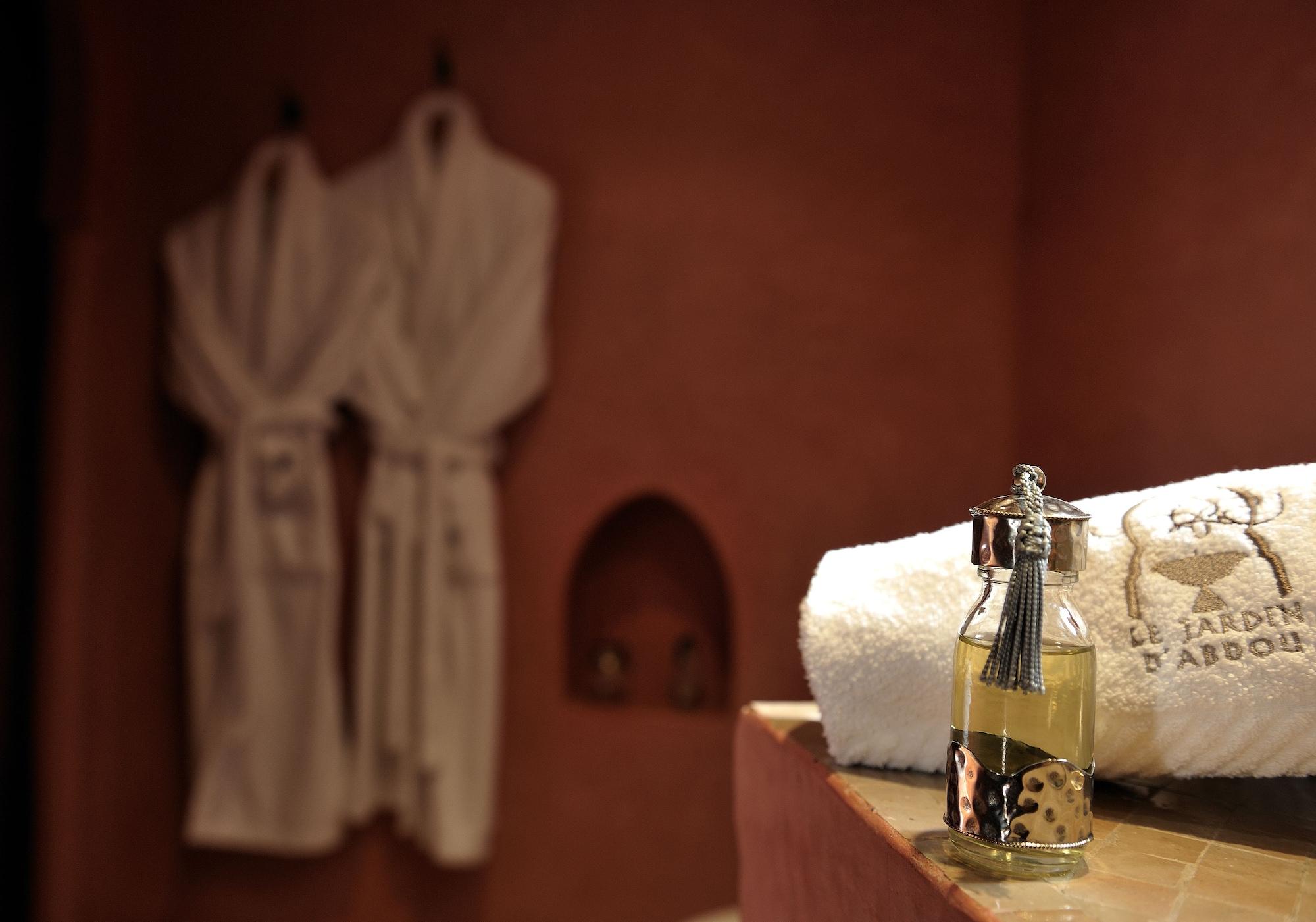 Riad Le Jardin D'Abdou Marrakesh Exterior photo A bottle of massage oil
