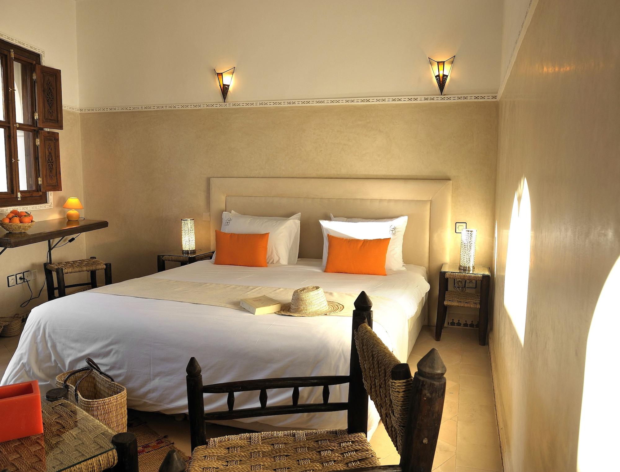 Riad Le Jardin D'Abdou Marrakesh Exterior photo A bedroom in a Moroccan riad