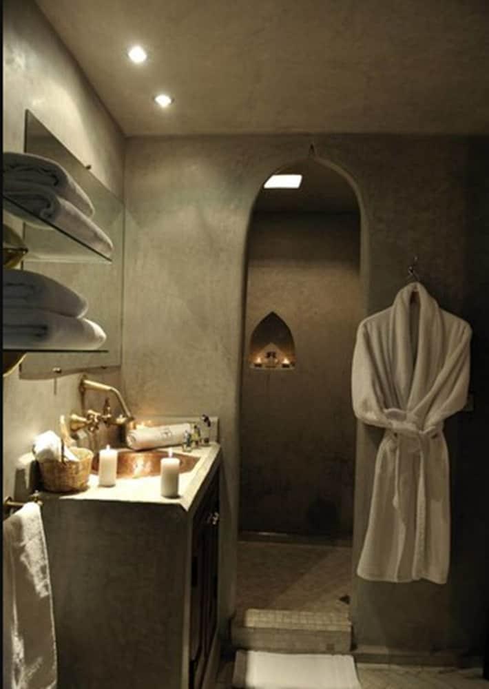 Riad Le Jardin D'Abdou Marrakesh Exterior photo A spa bathroom