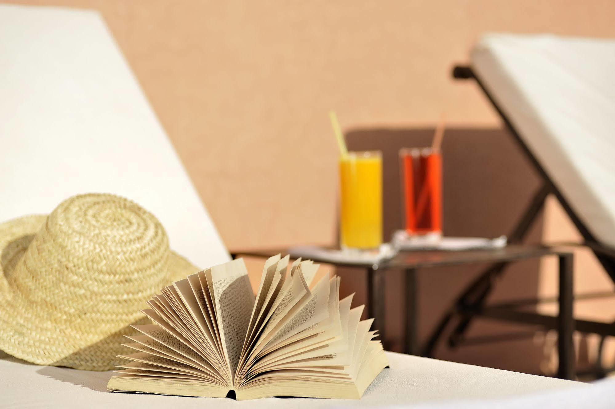 Riad Le Jardin D'Abdou Marrakesh Exterior photo A book